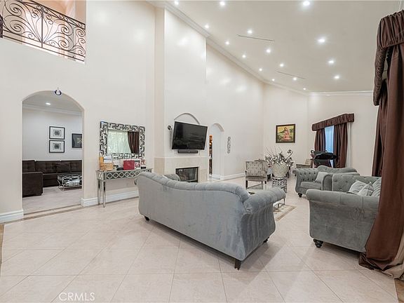4th image of 6973 Varna Ave