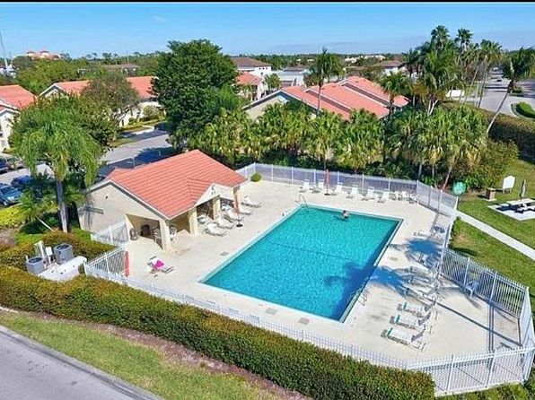 7707 Jewel Ln APT 202