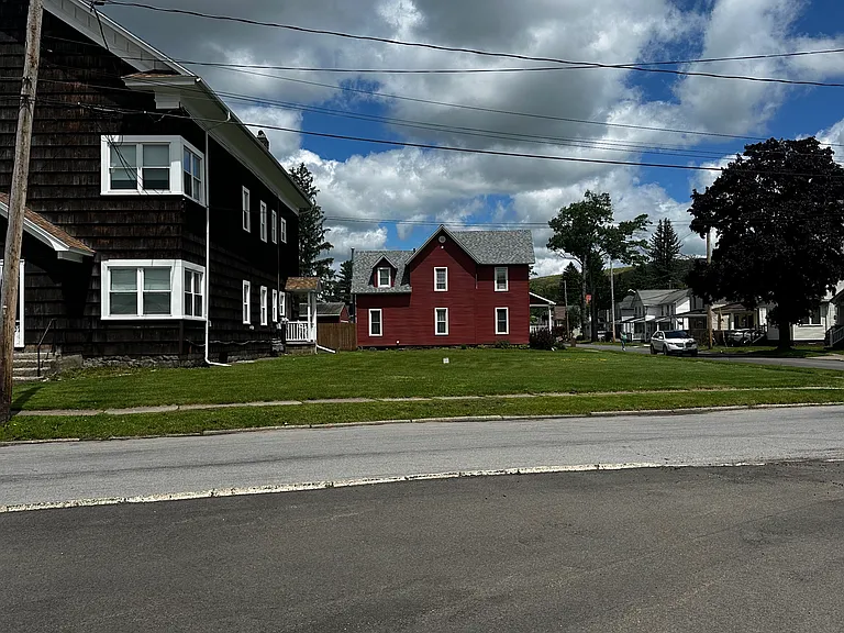 305 School St — Photo 2