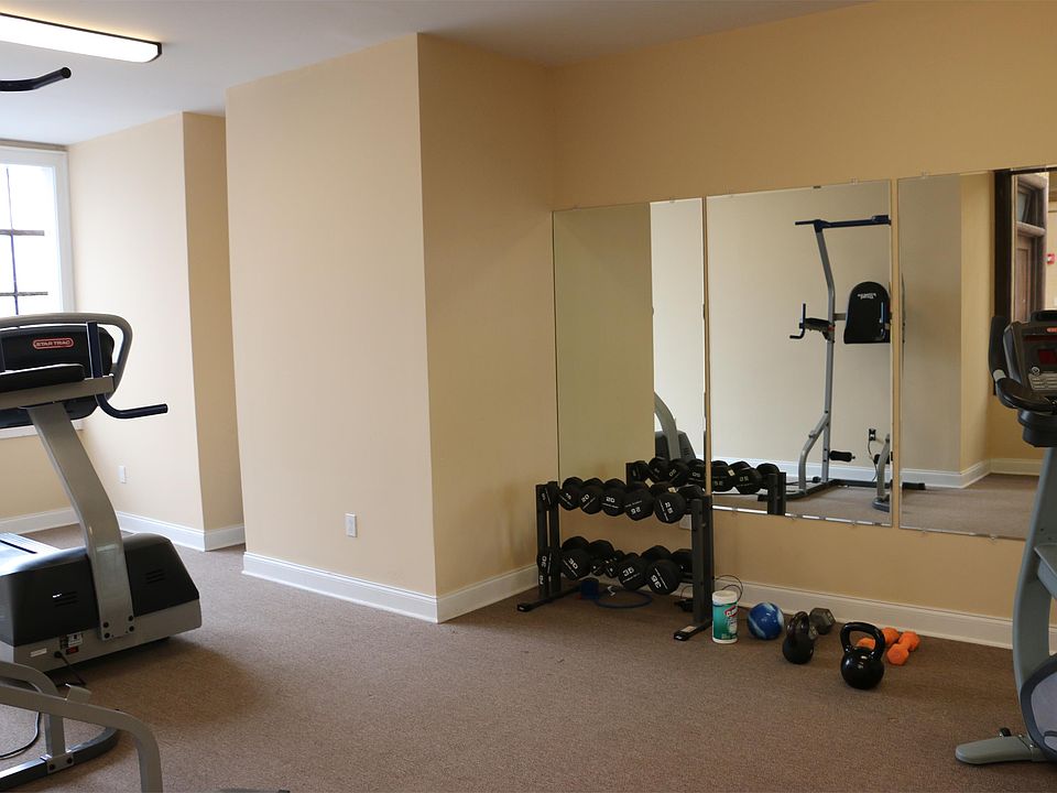 2nd image of 945 4th Ave #3