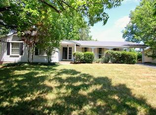 1012 Orchard Lakes Dr, Saint Louis, MO 63146