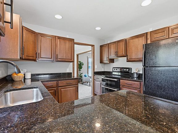 4th image of W299N5471 Arrow COURT