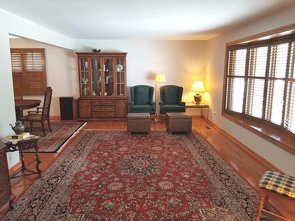 4th image of 800 Claremont Dr