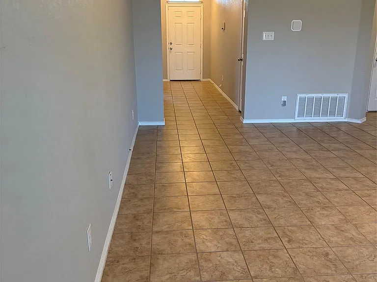 1801 Gigante Dr — Photo 2