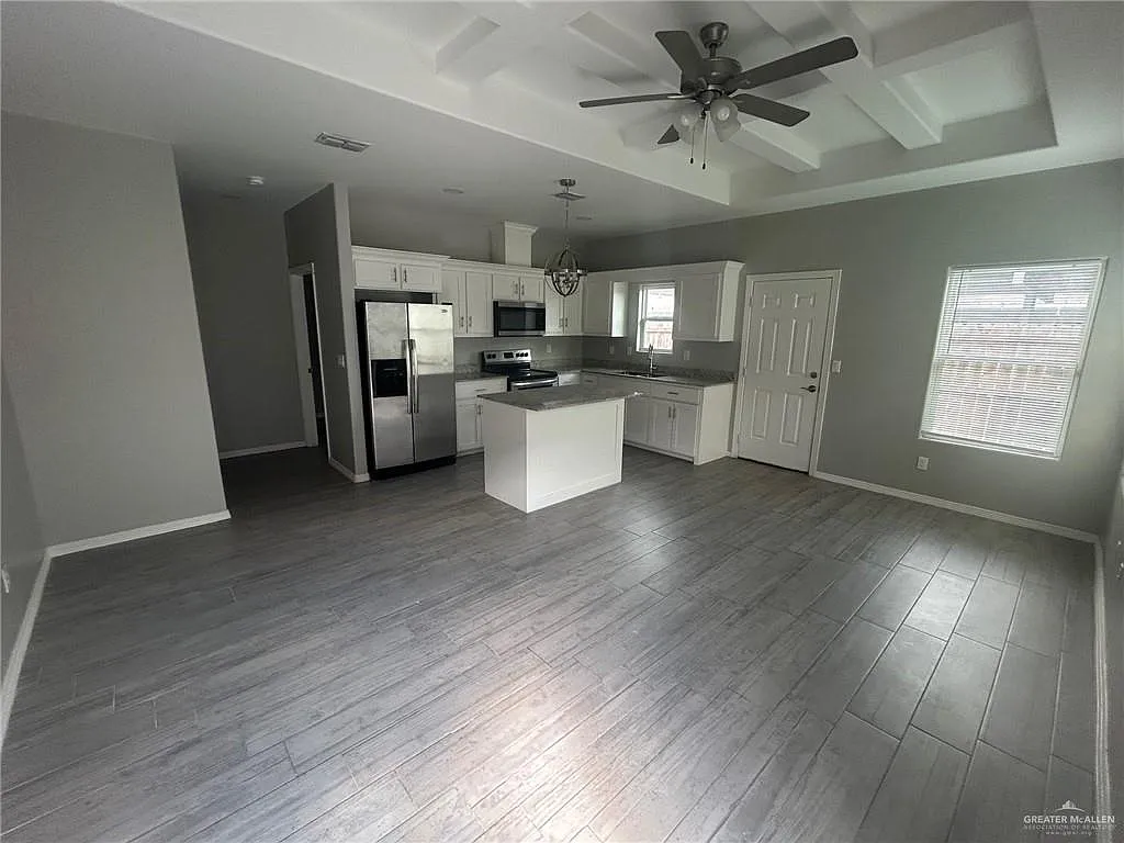 3 bed, 2.0 bath, 1116 sqft, $1,100 — Photo 2