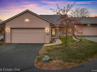 35560 Heritage Ln #55, Farmington, MI 48335