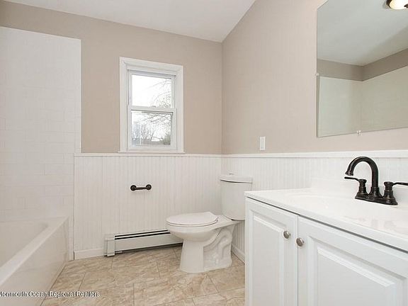 2nd image of 122 E End Ave
