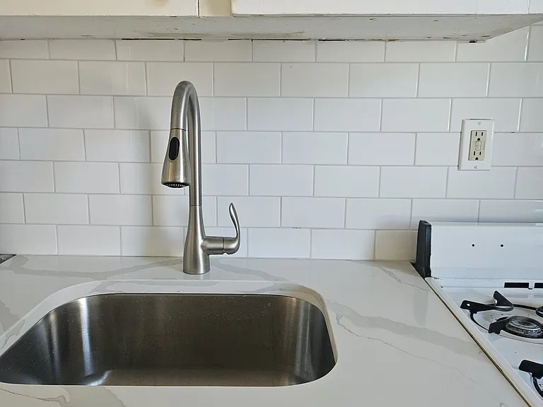 335 E Market St #2 — Photo 1
