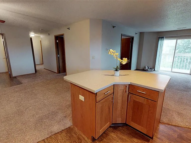 Oxbow Park Apartments — Photo 56
