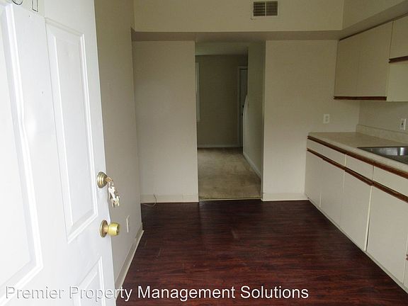 3rd image of 67 Tarkington Ct