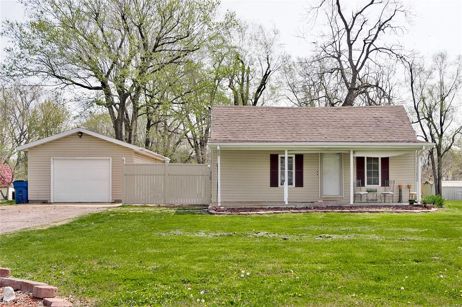 1314 Gladys St photo 1