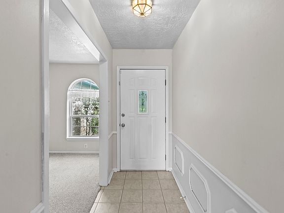 5th image of 614 Crestwood Dr