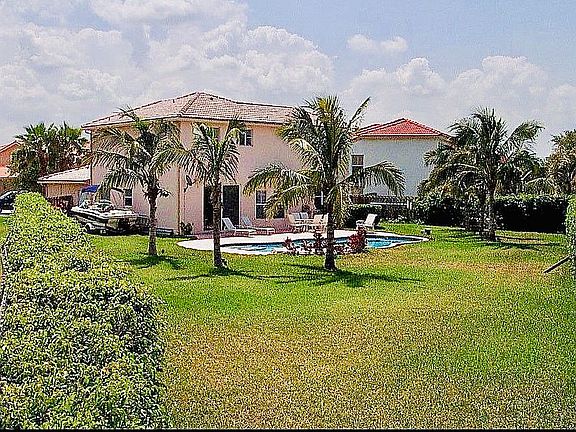 4th image of 131 W Royal Cove Cir