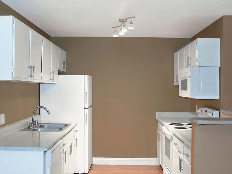 Mandalay Bay Apartments — Photo 24