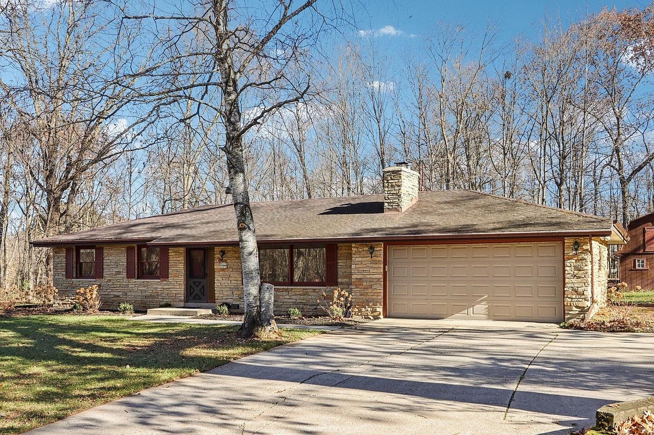 とわ 出品 W207N6838 Flora DRIVE, Menomonee Falls, WI 53051 | Zillow