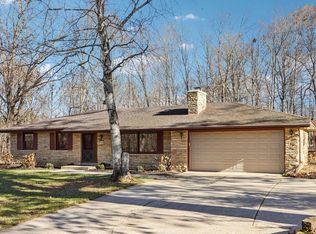 W207N6838 Flora Dr, Menomonee Falls, WI 53051
