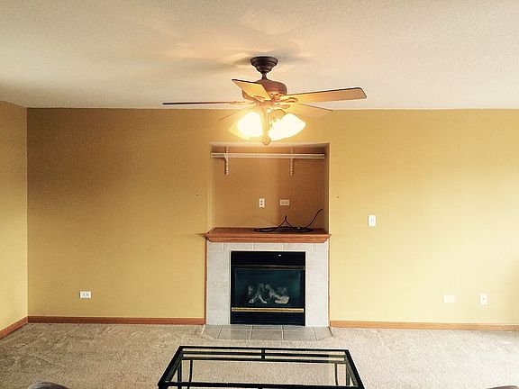4th image of 654 Sandburg Dr