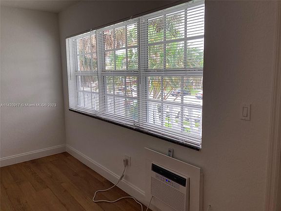 3rd image of 1451 NE 170th St APT 202A