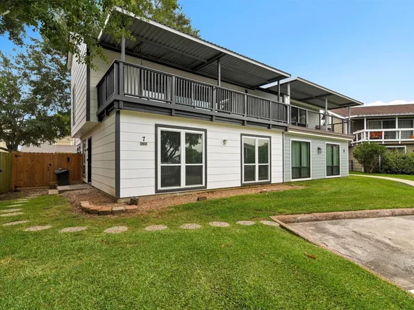7 April Point Dr N, Montgomery, TX 77356