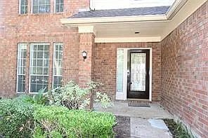 4 bed, 2.5 bath, 2266 sqft, $2,200 — Photo 2