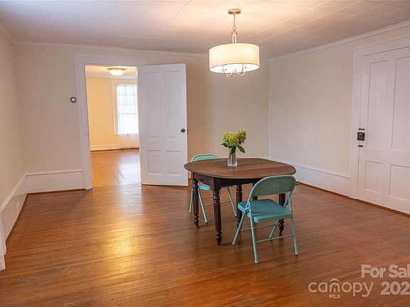 5th image of 35 E Catawba St