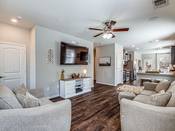 4th image of 2433 Larimar Dr