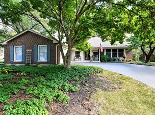 115 S Cambridge Dr, Geneva, IL 60134