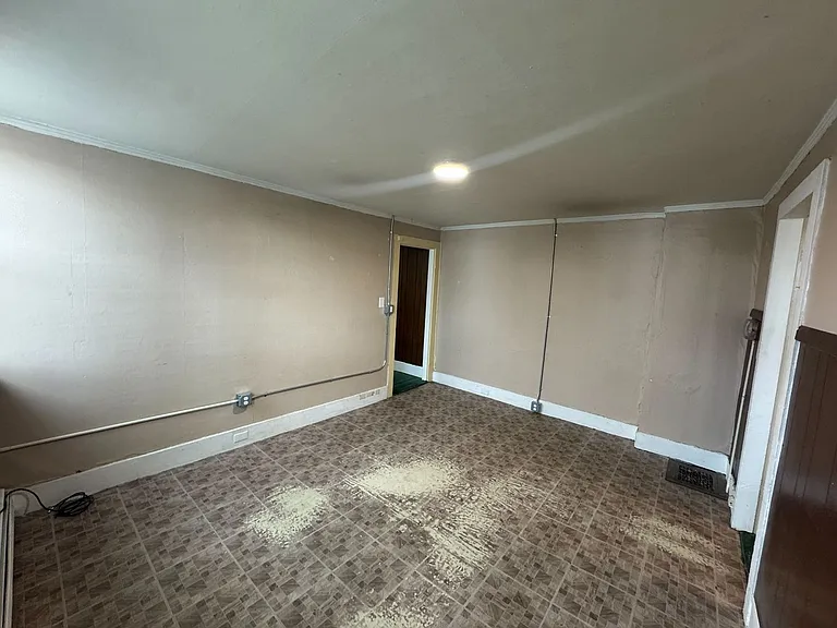16 Glidden St. — Photo 4