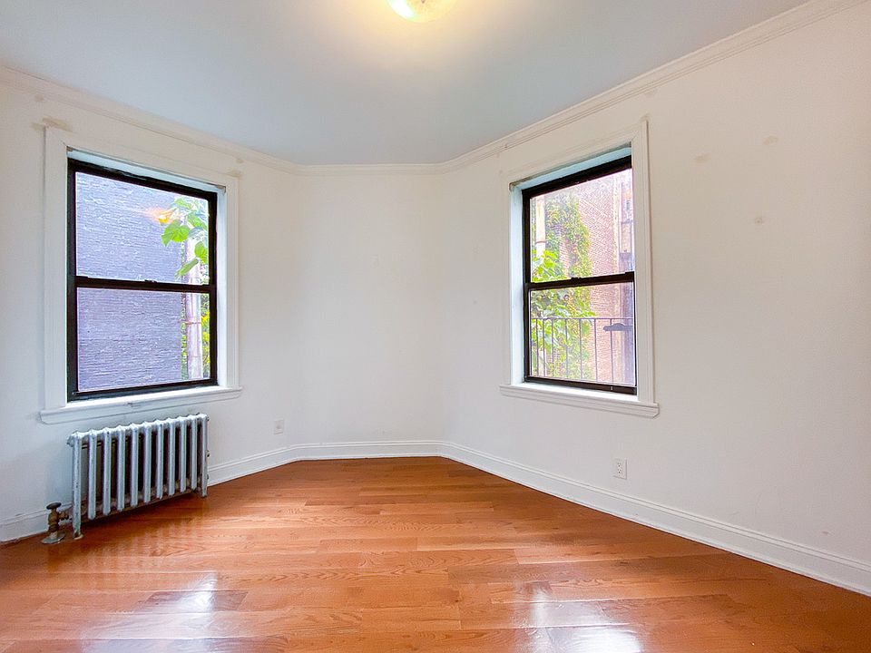 1st image of 210 E 10th St APT 9