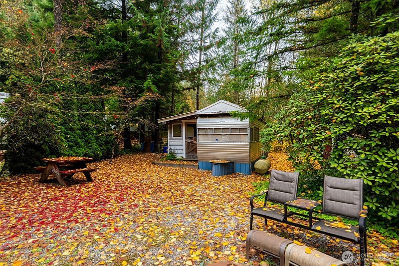 2nd image of 1017 Maple Lane