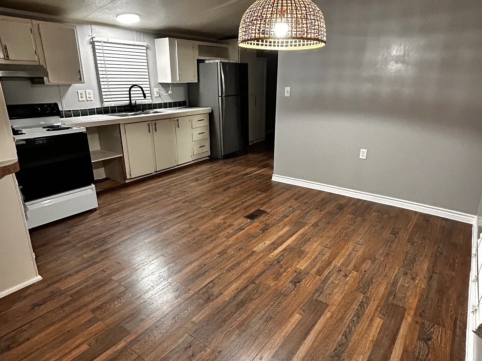 4 bed, 1000 sqft, $1,400 — Photo 3