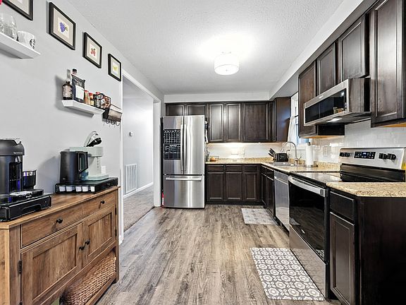 4th image of 109 Ambrose Dr