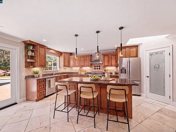 5th image of 2065 Diablo Rd