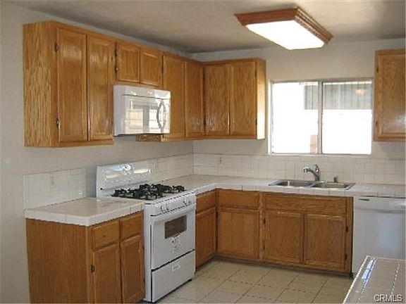 2nd image of 818 S Flower St APT 3