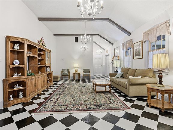 5th image of 602 W King Ave