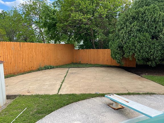 3rd image of 2718 N Cypress Cir