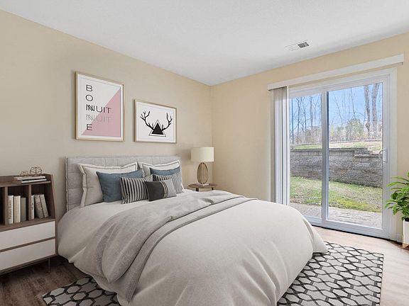 5th image of 2200 Lake Ct #618
