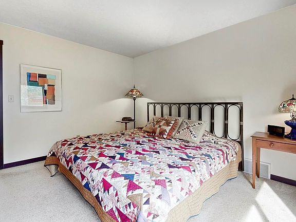 2nd image of 555 Lake St #12