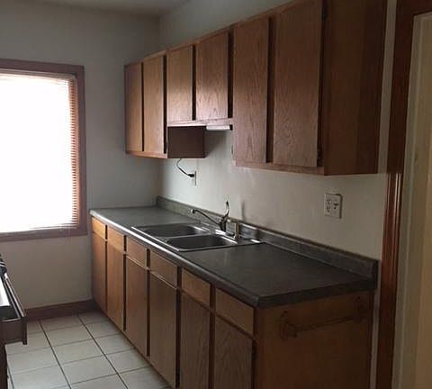 3rd image of 2106 Auburn St