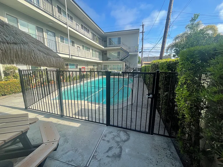 1120 E 2nd St #9 — Photo 11