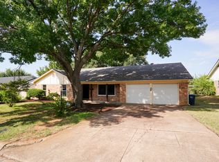 1616 Greendale Ct, Fort Worth, TX 76112