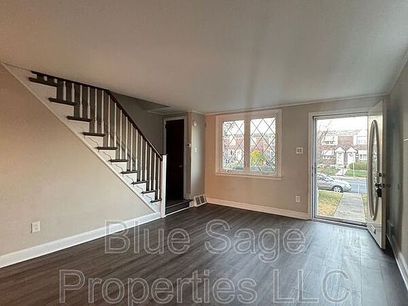 4th image of 279 Westpark Ln