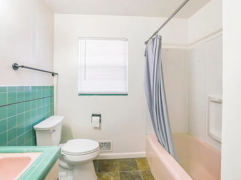 561 Addison Ave — Photo 10