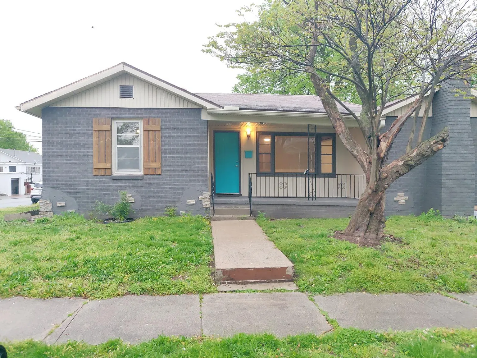 3 bed, 1271 sqft, $1,300 — Photo 1