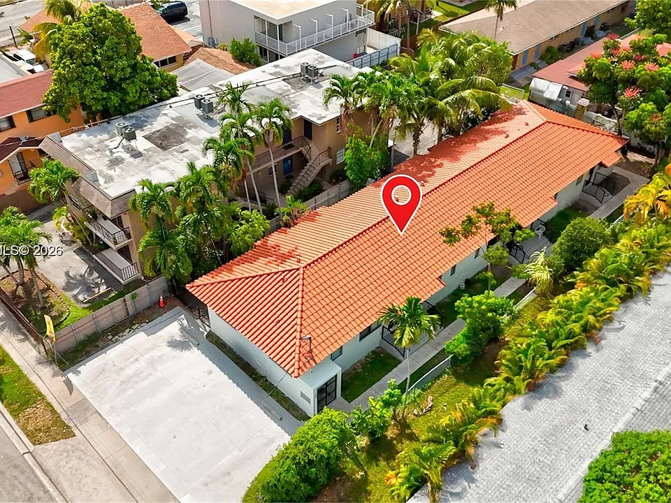 1330 NW 5th St #4