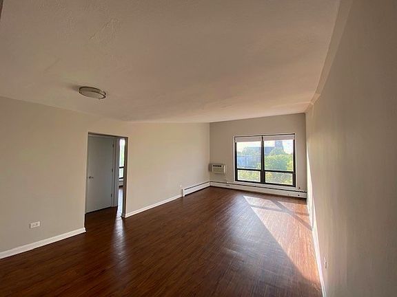 3rd image of 1704 N North Park Ave #5C