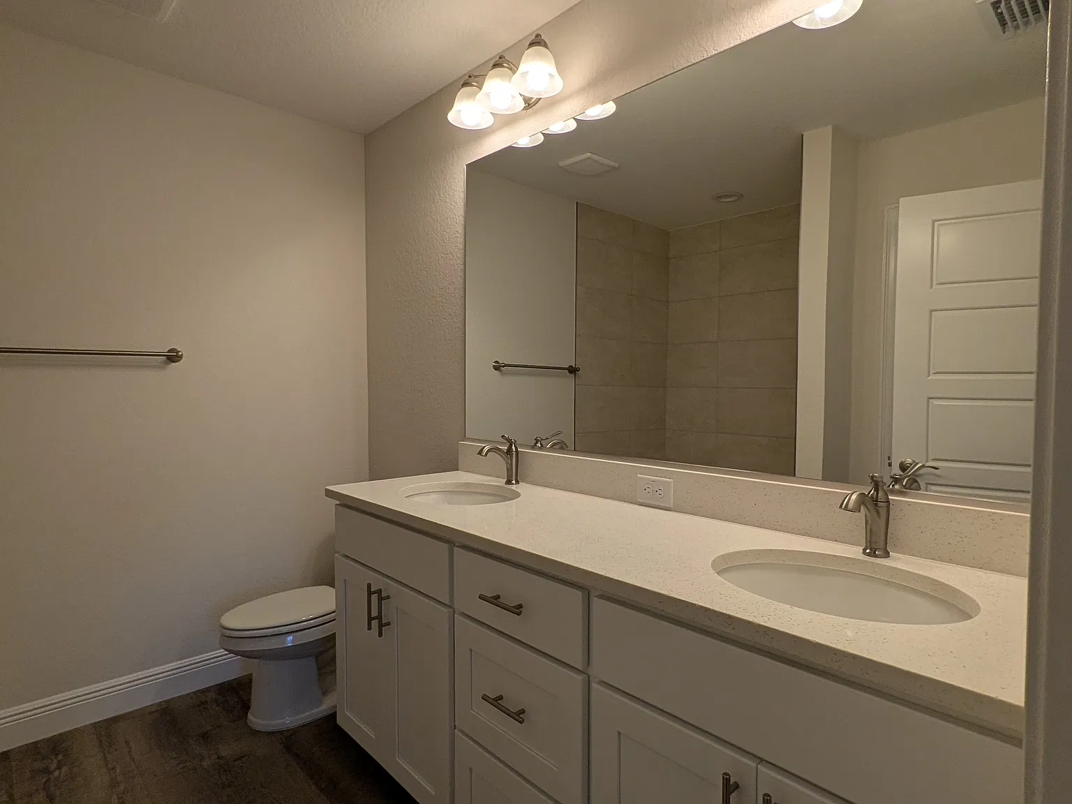 3 bed, 1453 sqft, $1,800 — Photo 2