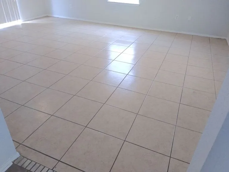 Woodland Trace Apartments — Photo 34