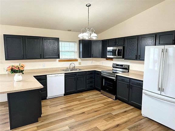5th image of 1801 N Alco Ave