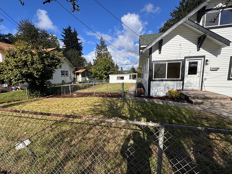 321 W Summa St — Photo 3